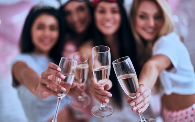 Il tema giusto per l’addio al nubilato a Milano in estate: idee originali per una serata che racconta davvero chi è la sposa